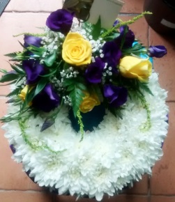 yellow Rose and lisianthus funeral wreath funeral wreath - funeral flowers online_flowers online_little flower shop_florist_funeral delivery TFS