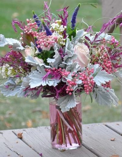 mixed winter bouquet-red-berries-hypericum-pink-rose-bouquet-online-the-little-flower-shop-florist-lodnon-clapham-streatham-brixton-uk-delivery-flower-delivery