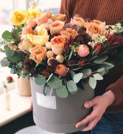 orange-hot-box-bouquet-arrangement-flower-in-hat-luxury-exotic-flowers-the-little-flower-shop-box-flowers